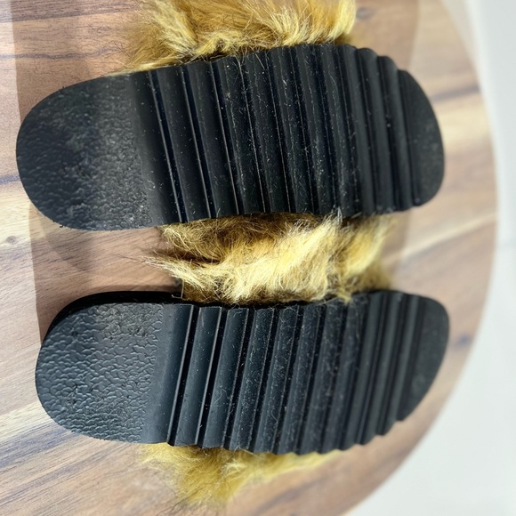 STEVE MADDEN women’s size 7 AMARI faux fur slide sandals color tan & black - Picture 5 of 10